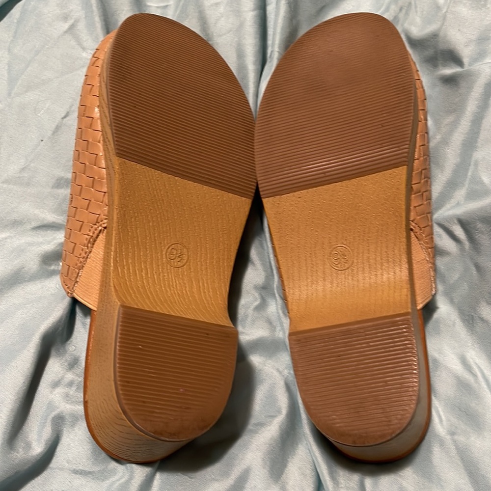 Universal Threads Mules - Picture 5 of 6